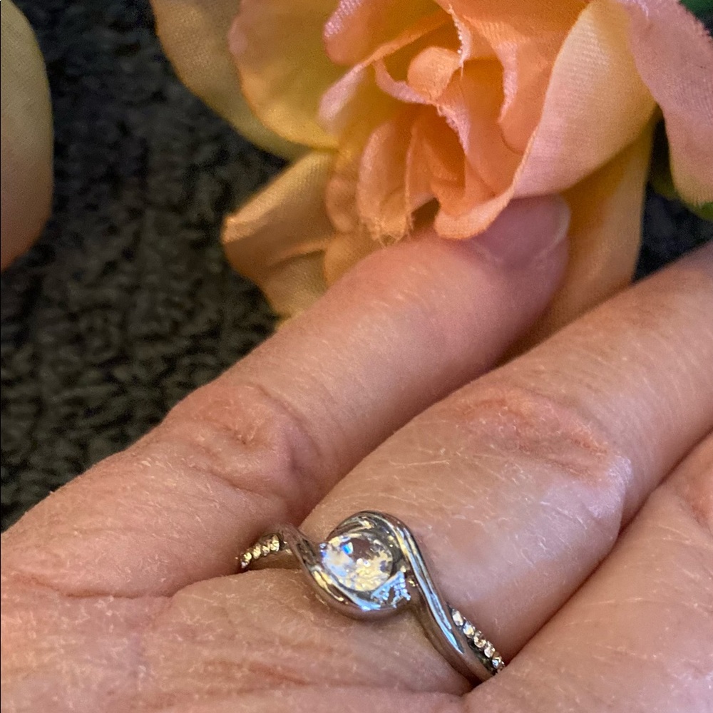 🆕 HANNAH MARTIN Brand SILVER TONE RING WITH QUALITY CRYSTALS
